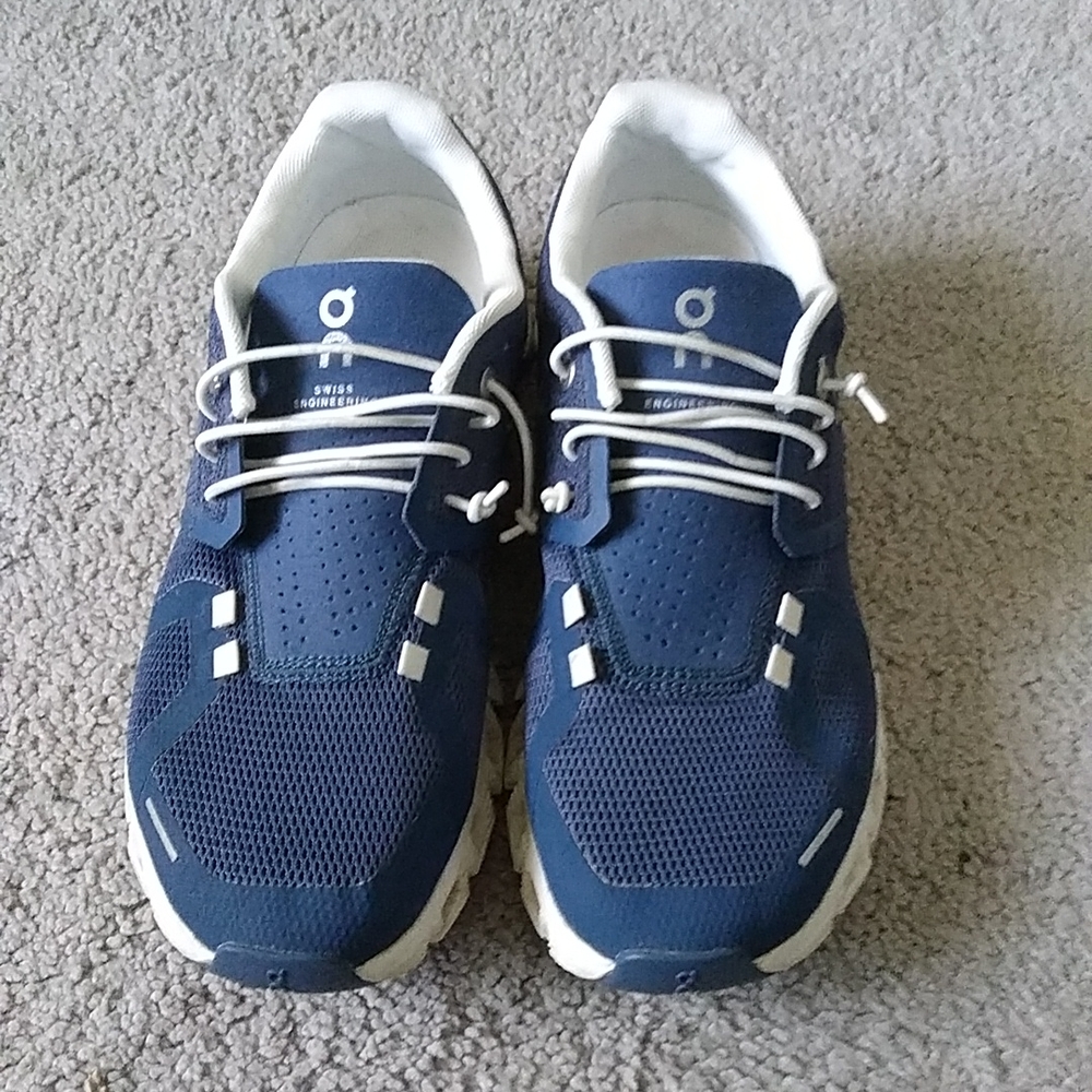 Women's On Cloud swiss running shoes sz 7